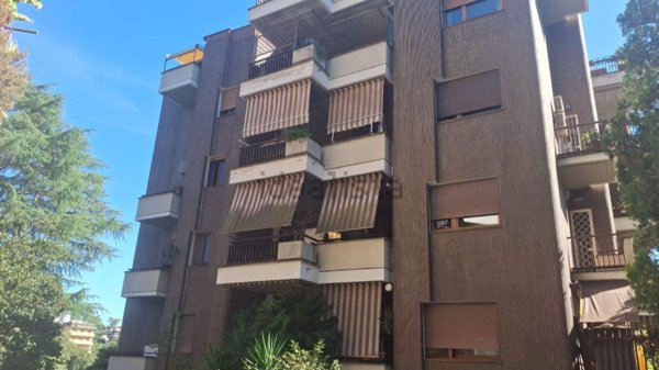 appartamento in vendita a Roma in zona Tomba di Nerone
