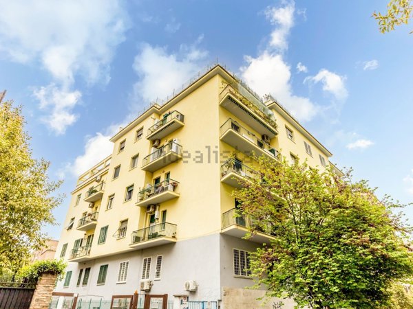 appartamento in vendita a Roma in zona Appio Latino