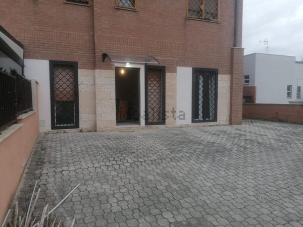 appartamento in vendita a Roma in zona Torre Angela