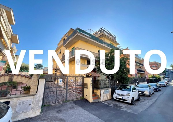 appartamento in vendita a Roma in zona Torrione Cerquetta