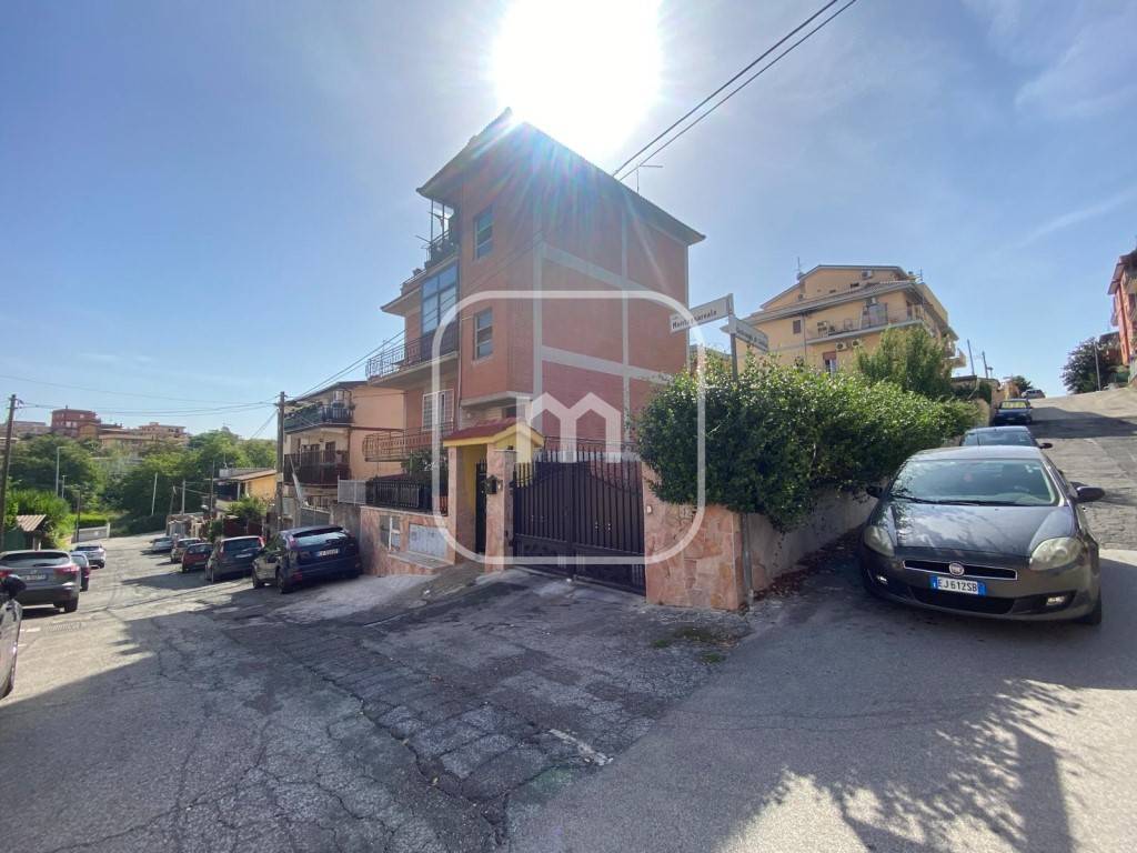 appartamento in vendita a Roma in zona Ponte di Nona