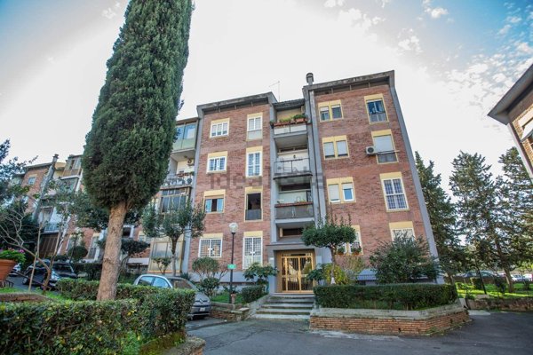 appartamento in vendita a Roma in zona Torre Spaccata