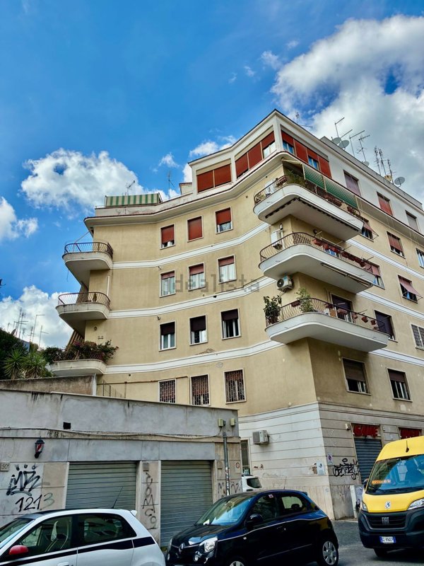 appartamento in vendita a Roma in zona Gianicolense