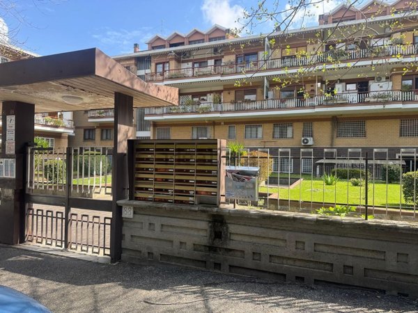 appartamento in vendita a Roma in zona Mostacciano