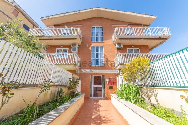 appartamento in vendita a Roma in zona Torre Angela