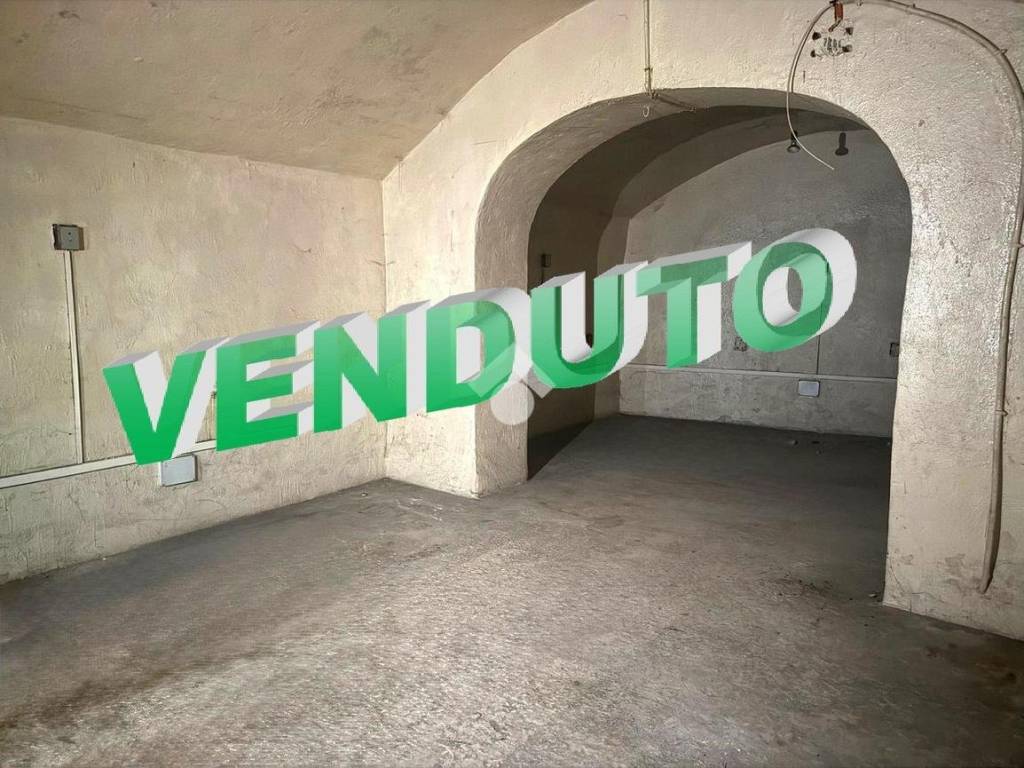locale commerciale in vendita a Roma in zona Parione/Sant'Eustachio