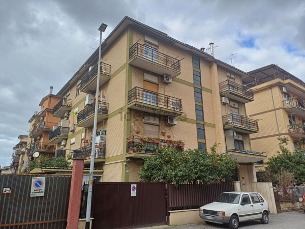 appartamento in vendita a Roma in zona Torre Angela