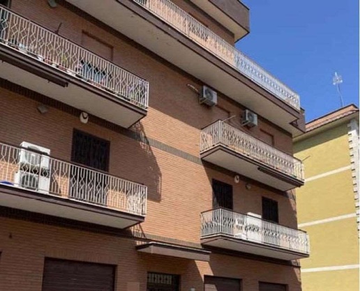 appartamento in vendita a Roma in zona Torre Angela