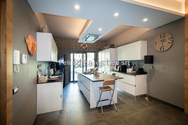 appartamento in vendita a Roma in zona Appio Pignatelli