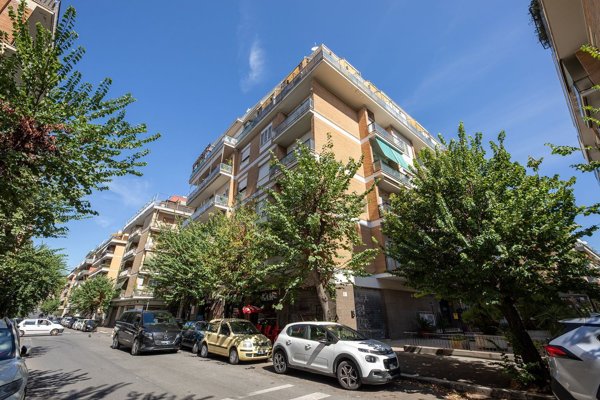 appartamento in vendita a Roma in zona Appio Latino