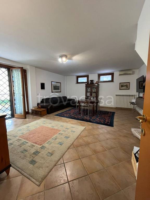 casa indipendente in vendita a Roma in zona Valle Muricana