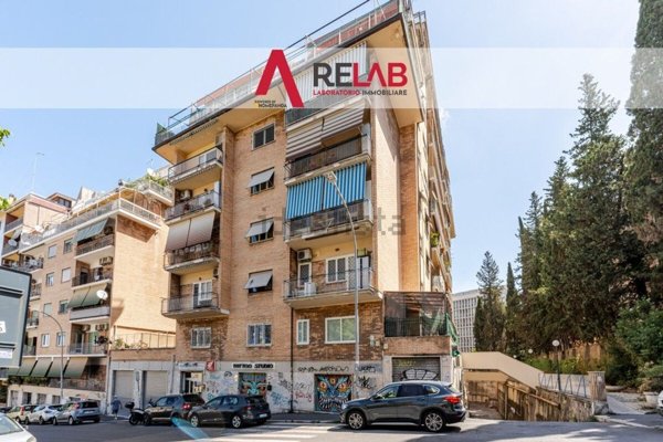 appartamento in vendita a Roma in zona Ostiense