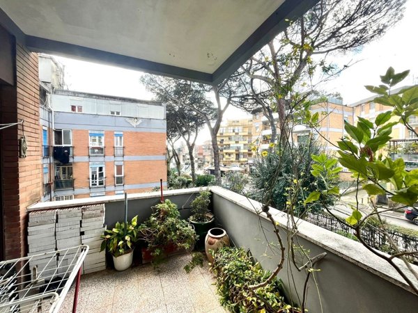 appartamento in vendita a Roma in zona Tomba di Nerone