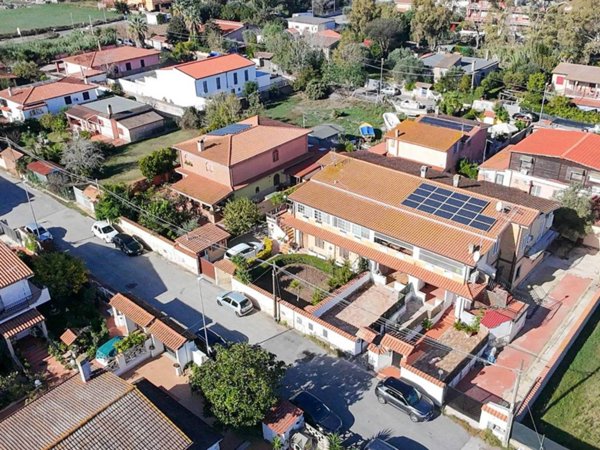 appartamento in vendita a Roma in zona Ostia Antica