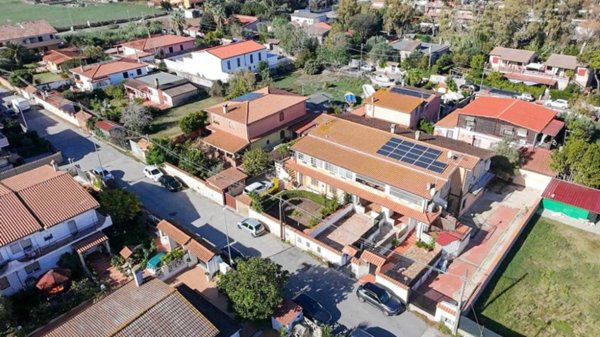 appartamento in vendita a Roma in zona Ostia Antica