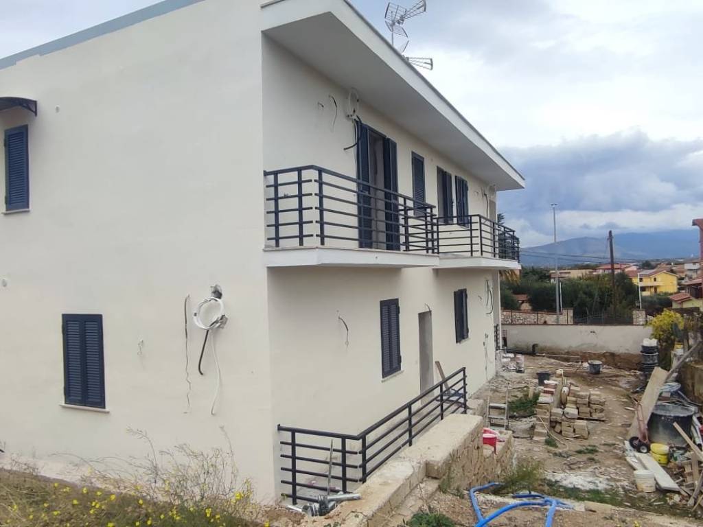 casa indipendente in vendita a Roma in zona Castelverde