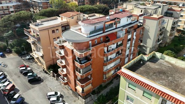 appartamento in vendita a Roma in zona Ostia