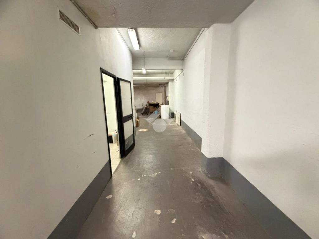 locale commerciale in vendita a Roma in zona Monte Sacro/Talenti