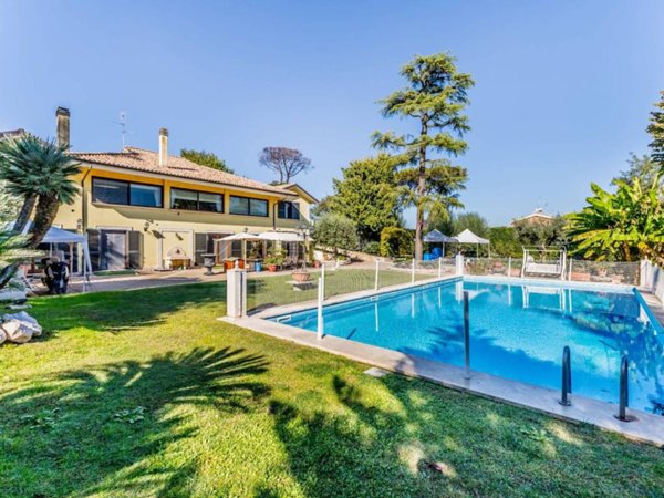villa in vendita a Roma in zona Massimina/Casal Lumbroso