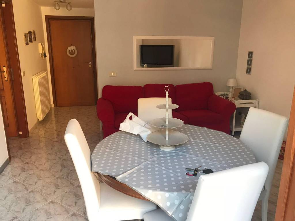 appartamento in vendita a Roma in zona Torre Angela