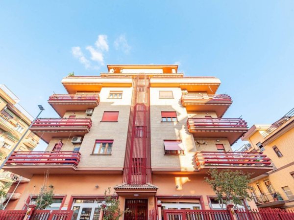 appartamento in vendita a Roma in zona Torre Angela