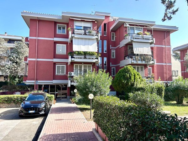 appartamento in vendita a Roma in zona Mostacciano