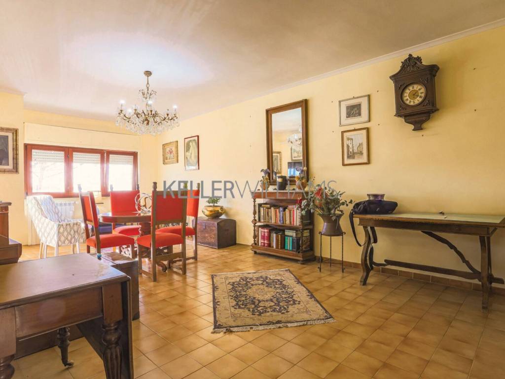 appartamento in vendita a Roma in zona Tor de' Cenci