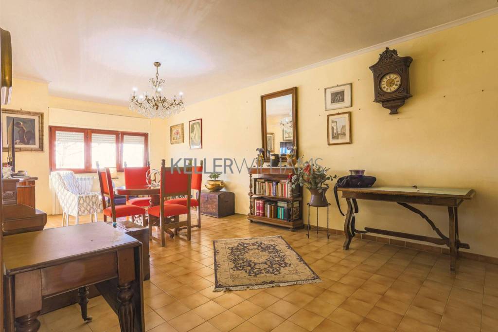 appartamento in vendita a Roma in zona Tor de' Cenci