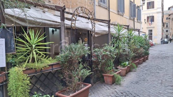 negozio in vendita a Roma in zona Rione Regola