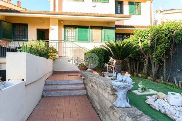 casa indipendente in vendita a Roma in zona Pantan Monastero