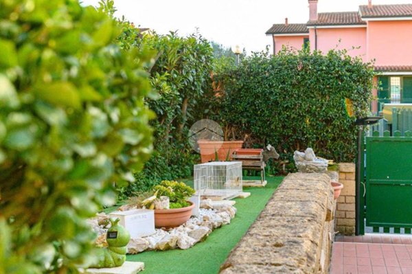 casa indipendente in vendita a Roma in zona Pantan Monastero