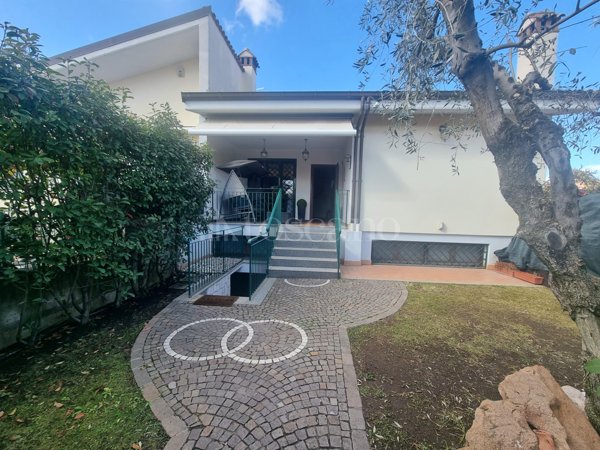 casa indipendente in vendita a Roma in zona Romanina