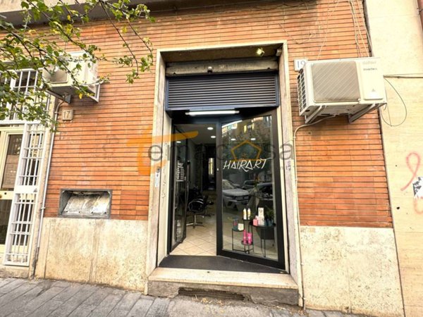 negozio in vendita a Roma in zona Tuscolano