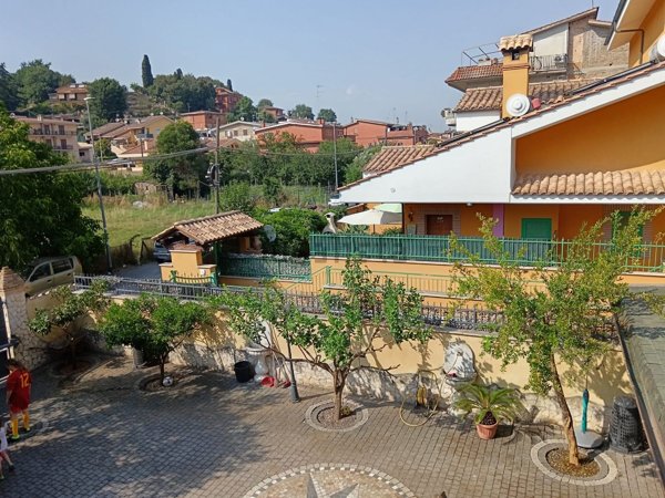 appartamento in vendita a Roma in zona Selva Candida