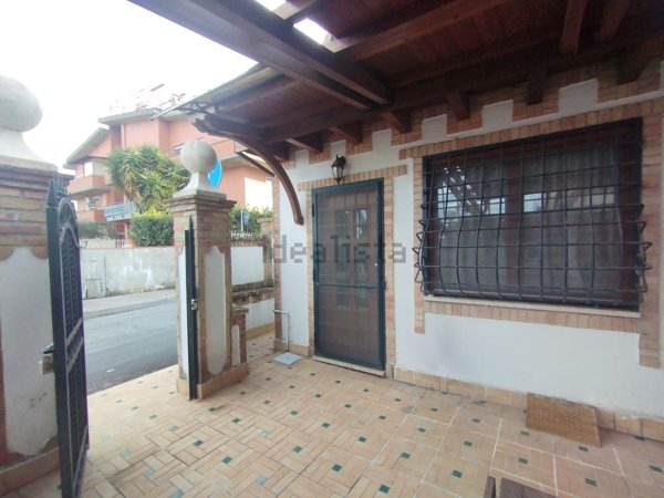 appartamento in vendita a Roma in zona Torrione Cerquetta