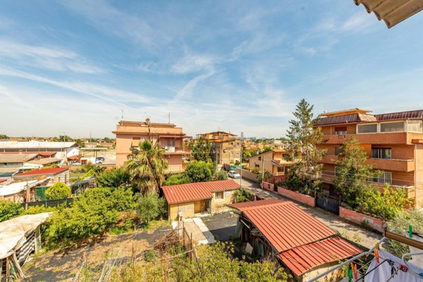 appartamento in vendita a Roma in zona Giardini di Corcolle