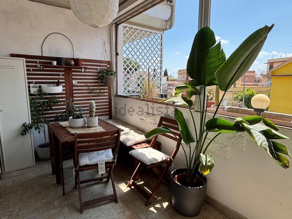 appartamento in vendita a Roma in zona Tomba di Nerone