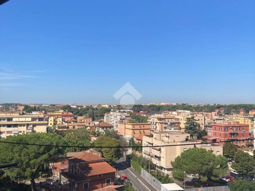 appartamento in vendita a Roma in zona Tuscolano
