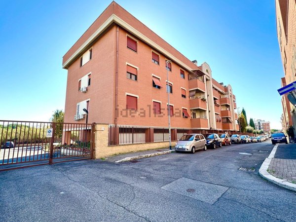 appartamento in vendita a Roma in zona Casal Monastero
