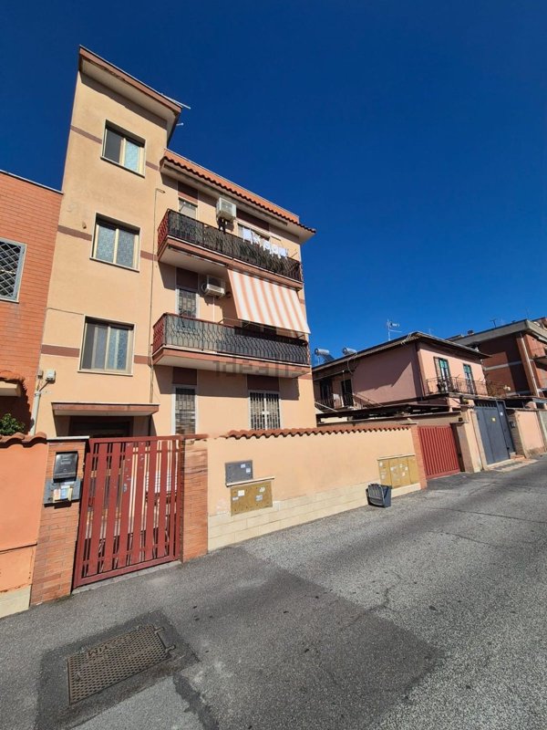 appartamento in vendita a Roma in zona Dragona/Bagnoletto