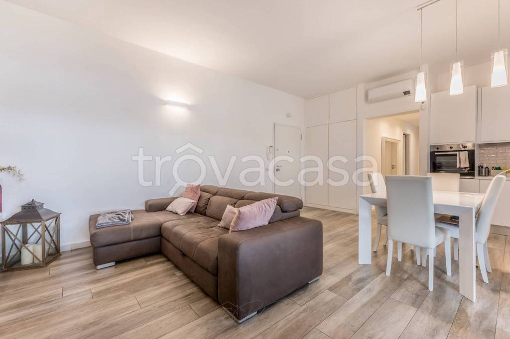 appartamento in vendita a Roma in zona Mostacciano