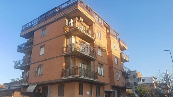 appartamento in vendita a Roma in zona Torre Gaia