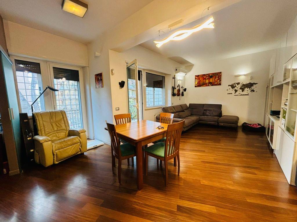 appartamento in vendita a Roma in zona Ardeatino