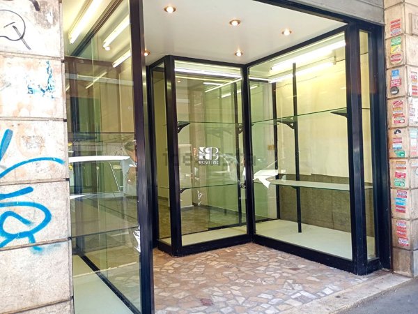 locale commerciale in vendita a Roma