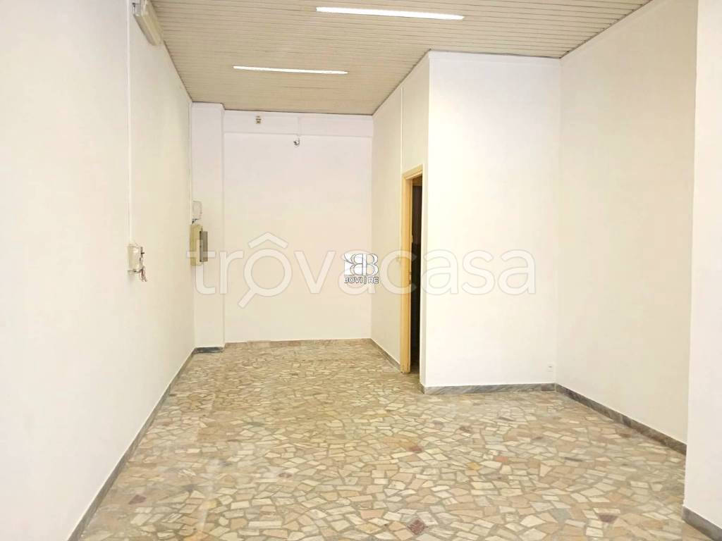 negozio in vendita a Roma in zona Tuscolano