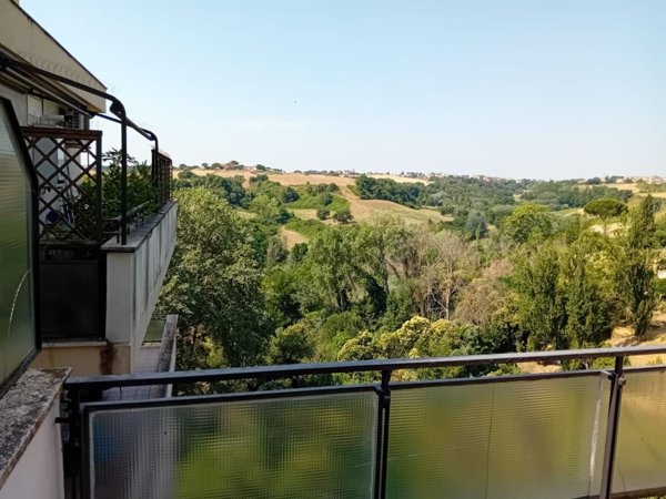 appartamento in vendita a Roma in zona Tor di Quinto