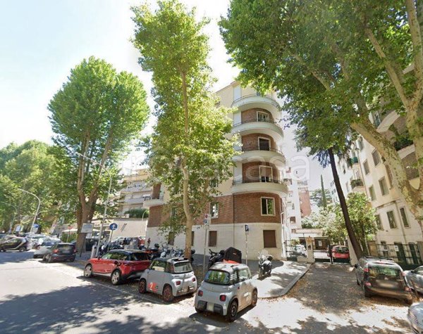 locale commerciale in vendita a Roma in zona Parioli