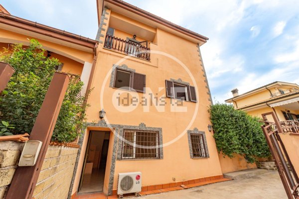 appartamento in vendita a Roma in zona Finocchio