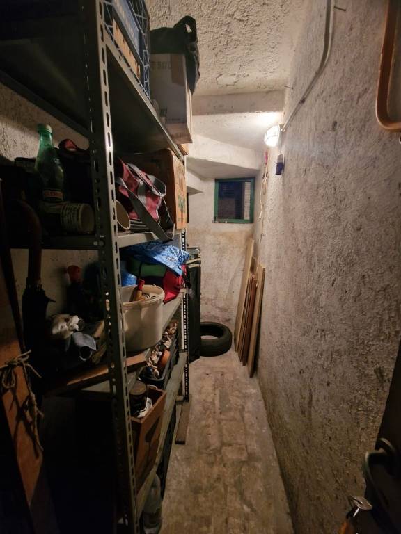 locale commerciale in vendita a Roma in zona Appio Claudio