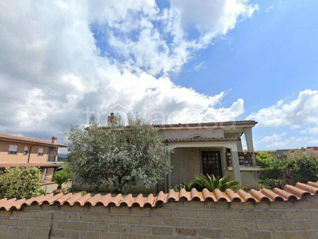 appartamento in vendita a Roma in zona Falcognana